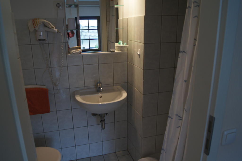 Pension Loni Theisen Kelberg Zimmer foto