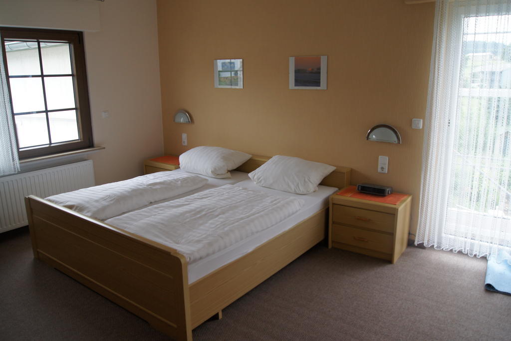 Pension Loni Theisen Kelberg Zimmer foto