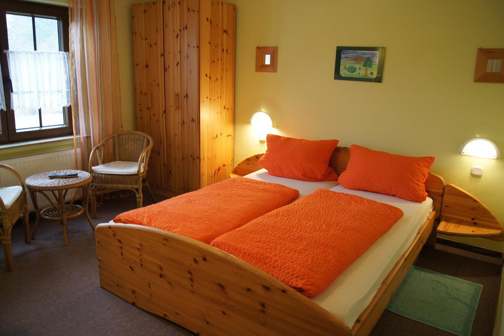Pension Loni Theisen Kelberg Zimmer foto