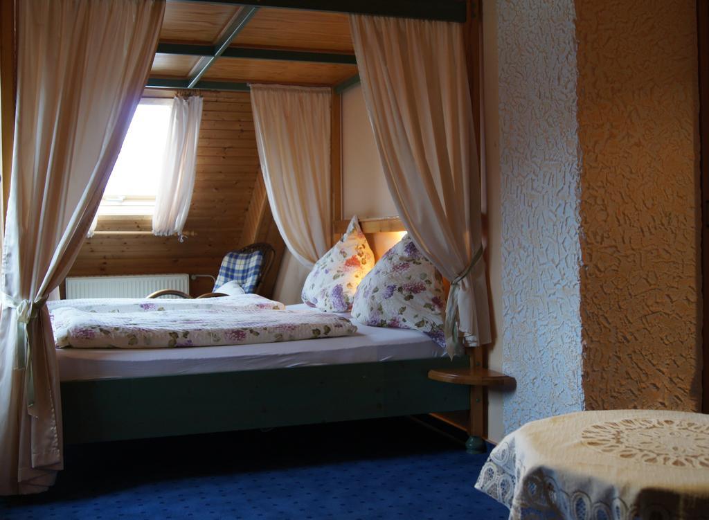 Pension Loni Theisen Kelberg Zimmer foto